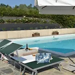 Aura Loving Con 4 Posti Letto, Cucina Completa, Terrazzo Ed Un Grande Parco Verde Apartman Serravalle d'Asti