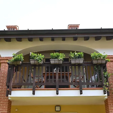 Aura Loving Con 4 Posti Letto, Cucina Completa, Terrazzo Ed Un Grande Parco Verde Daire